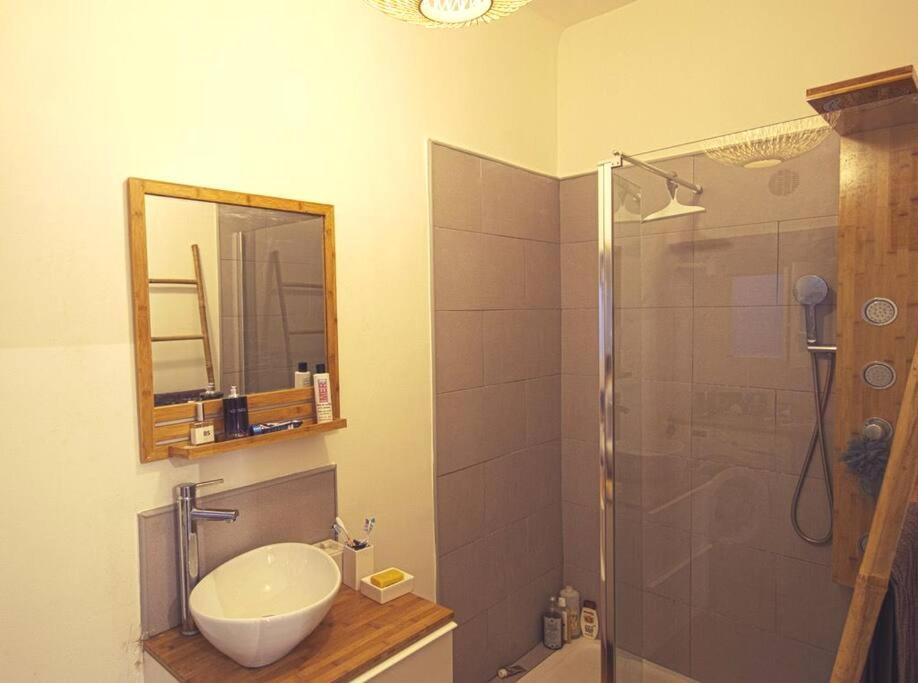 Plein Coeur Du Quartier Du Panier . Chaleureux T2. Apartamento Marselha Exterior foto